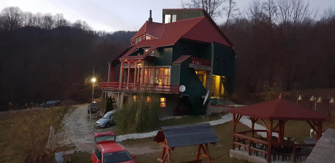 Barlogul Ursilor Lepsa Hotel ภายนอก รูปภาพ